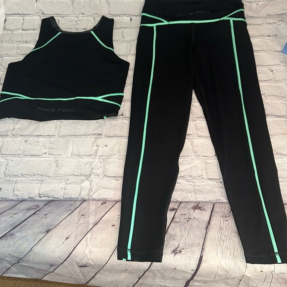 Nike Tops - Women’s Nike Pro set size smalll Never worn